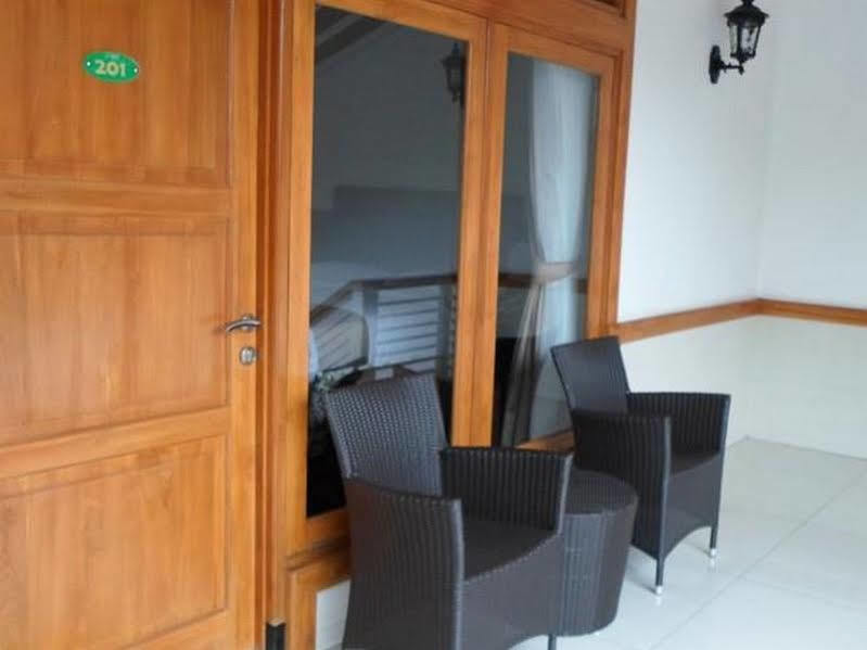 Oyo 1210 Nice Guesthouse Bandung Exterior photo
